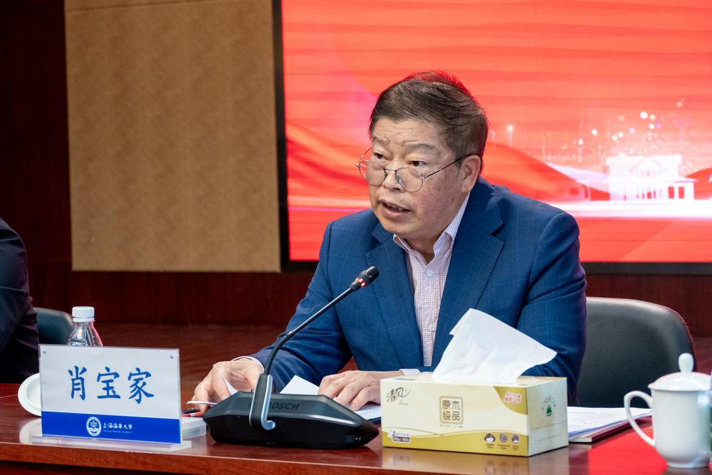20250327031934723700.jpg 校关工委常务副主任肖家宝通报工作