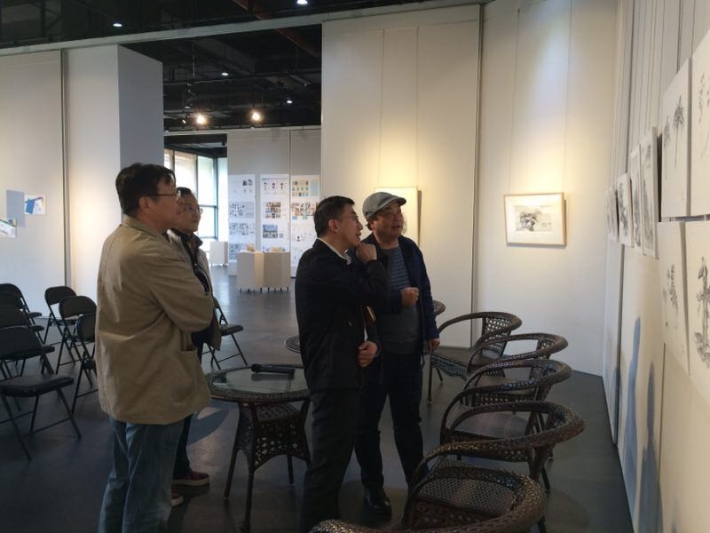 施欣副校长参观本科教学课程展