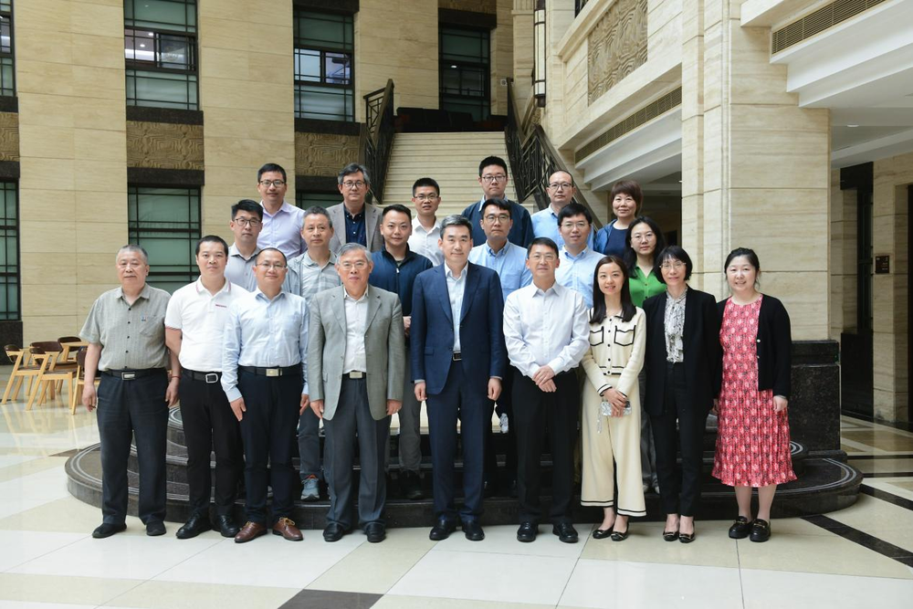 座谈会与会人员合影