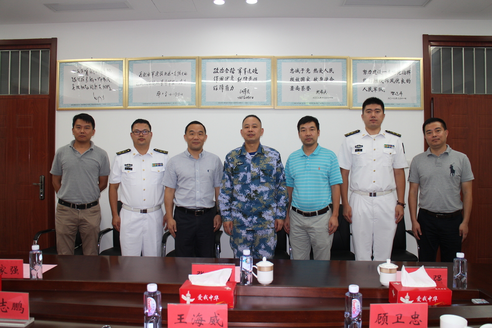 我校慰问共建部队官兵