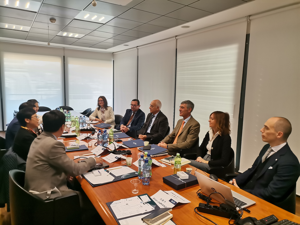 与意大利船级社副总裁韦祖托会谈