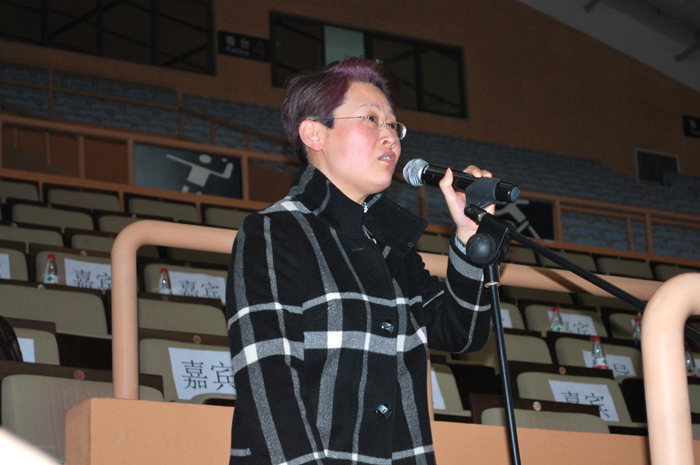 门妍萍副书记宣布比赛开始