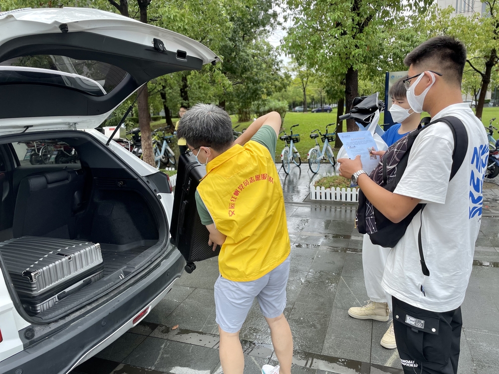 交通运输学院党委组建“红帆支航”教工迎新志愿者服务队