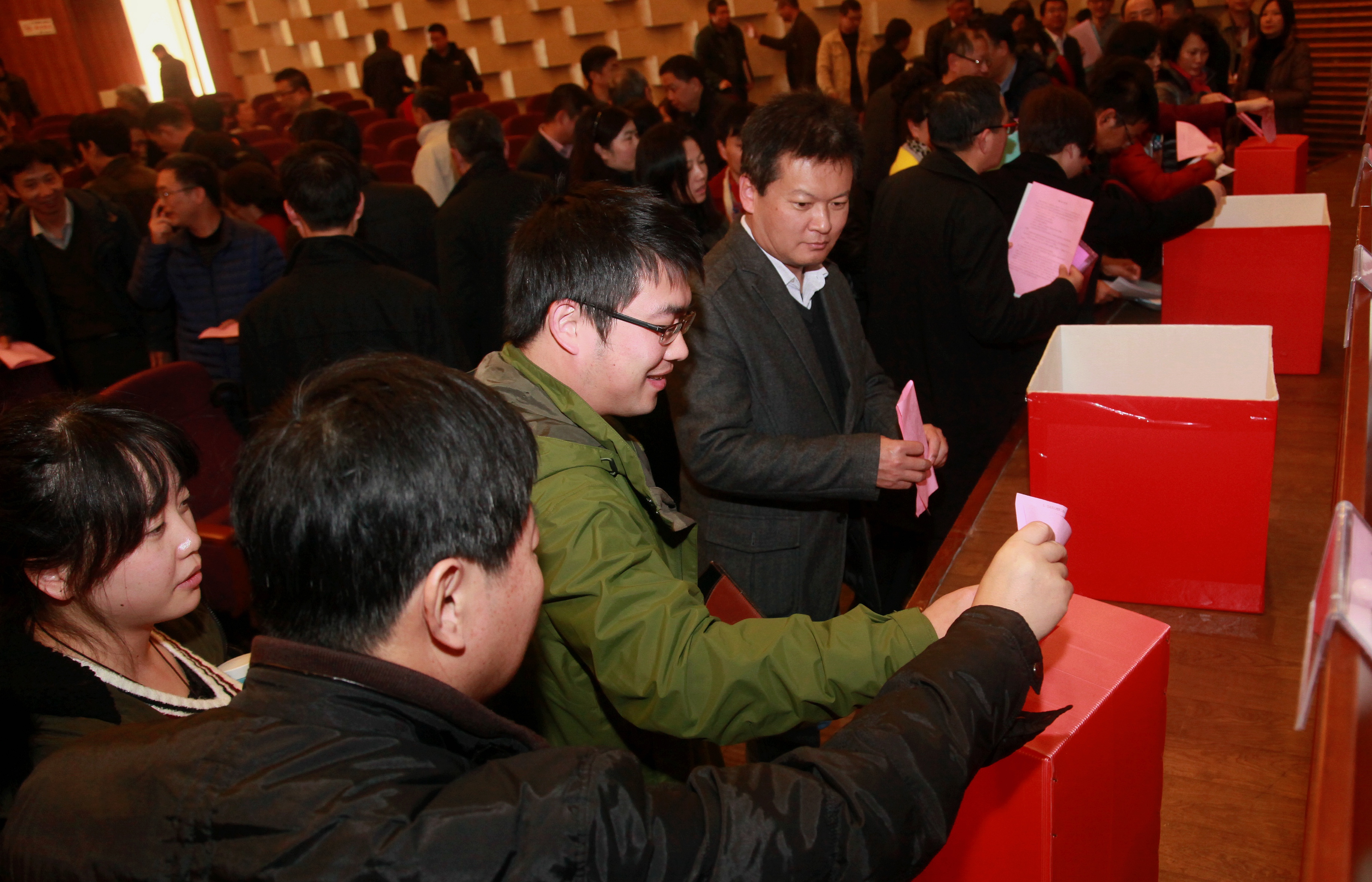 与会代表投票