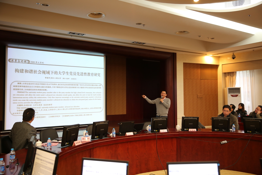 彭慧胜教授作报告