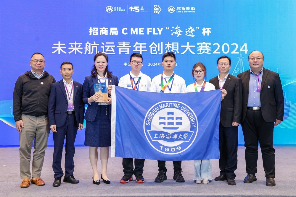 20241211034530589500.jpg 学校银奖团队代表合影