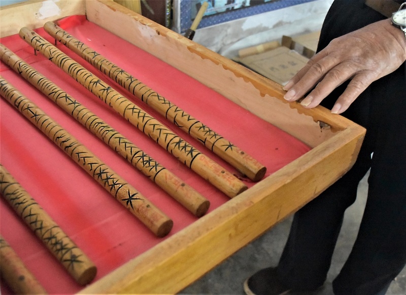 潘家相老人的刻道博物馆收藏的刻道棒 潘家相老人的刻道博物馆收藏的刻道棒