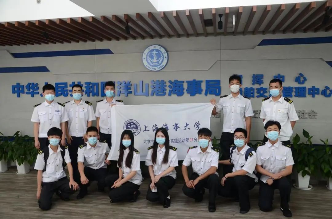 李志豪参加社会实践合影（前排左二）