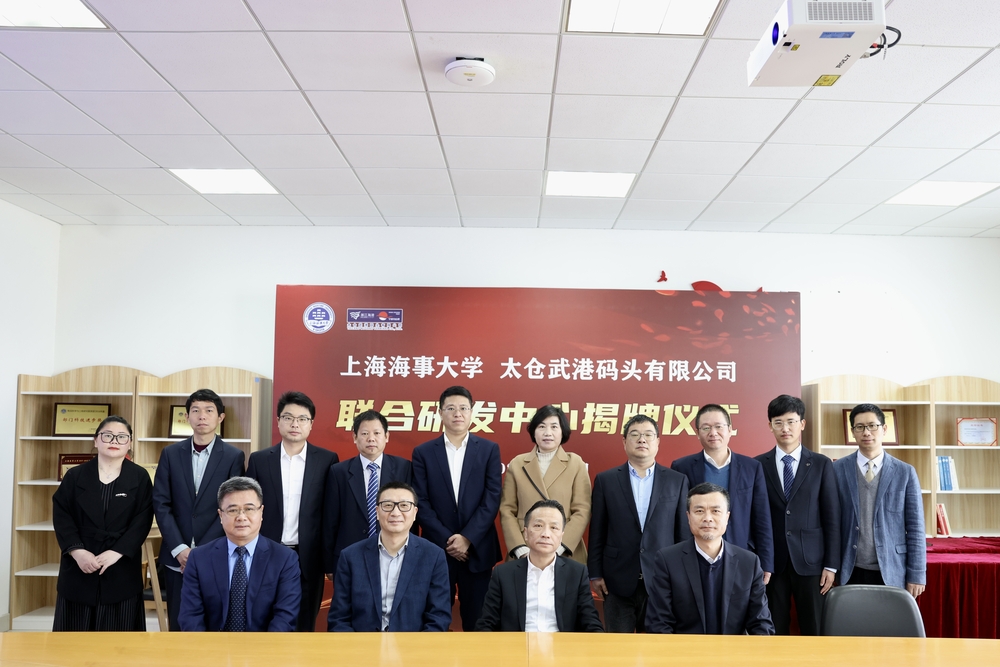 20230312045233988100.jpg 全体人员合影留念