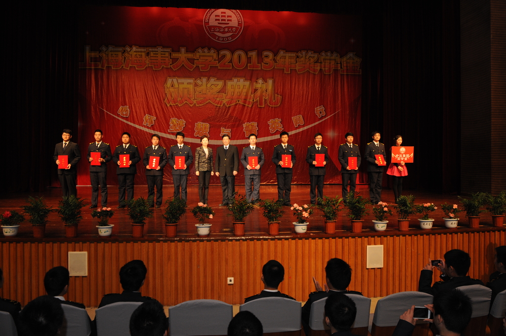 副校长肖宝家颁奖