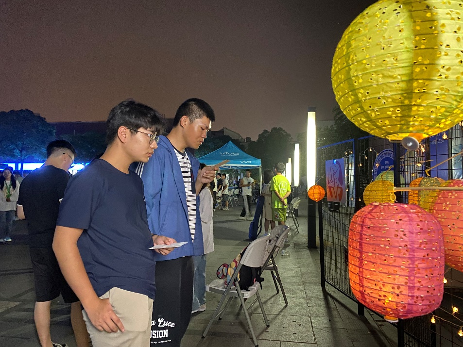 20231010140431276500.png 中秋游园会猜灯谜活动