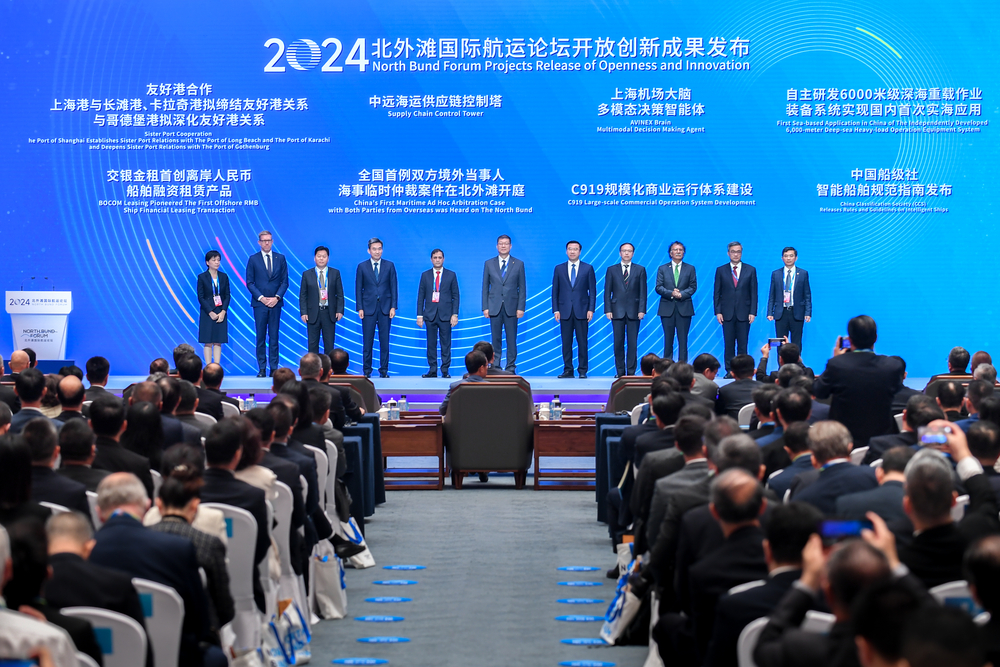 校长初北平参加开幕式开放创新成果发布