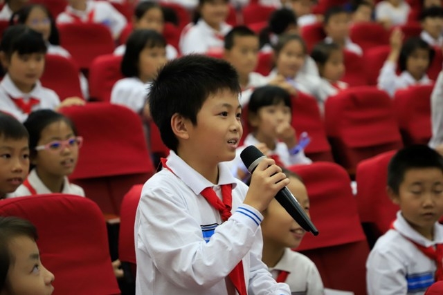 “儿童大学”大讲堂第一课开讲 “儿童大学”大讲堂第一课开讲