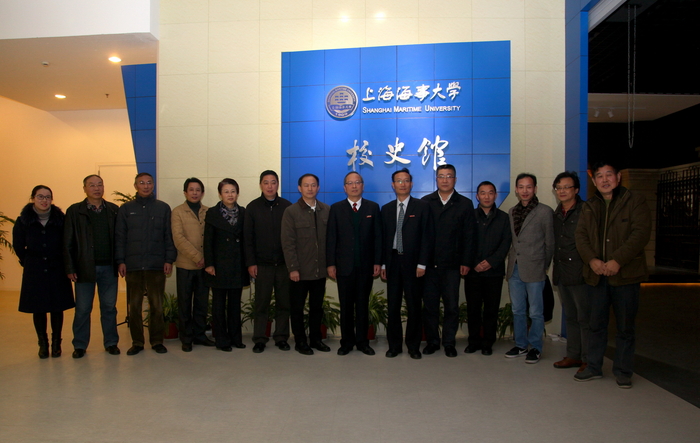 校领导与校史馆筹建办成员合影