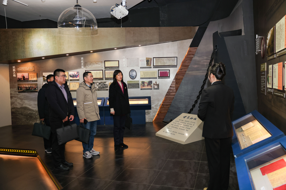 20250219071553063200.jpg 参观校史馆