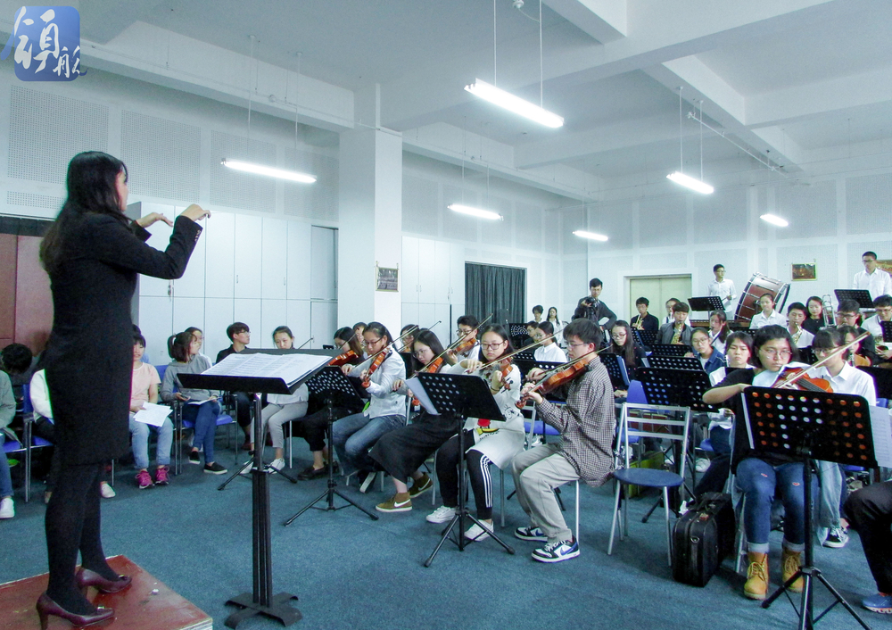 室内乐乐团和管乐团演奏