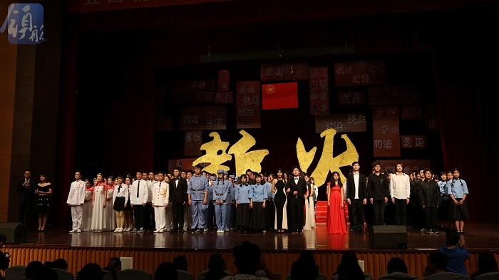 全体演职人员合影留念 全体演职人员合影留念