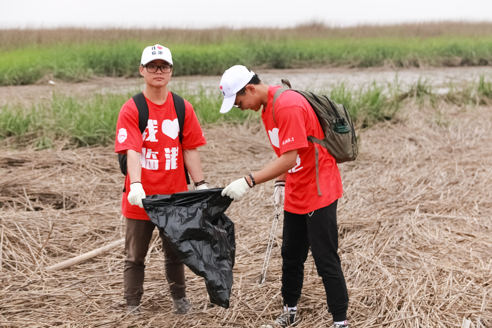 临海“清”年国际海洋节主题清滩活动