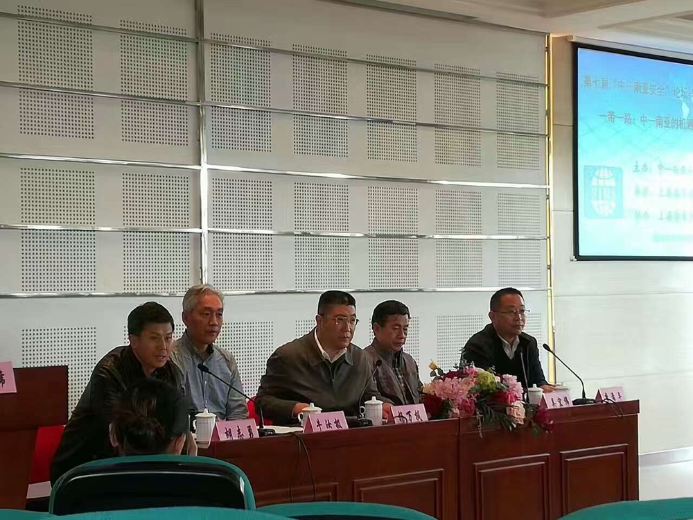 杨万枫副校长在开幕式上致辞