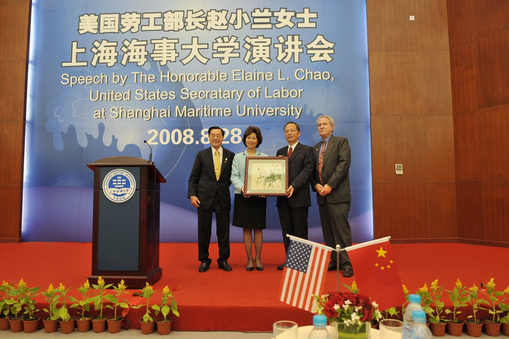 2008年赵锡成博士、赵小兰女士来我校