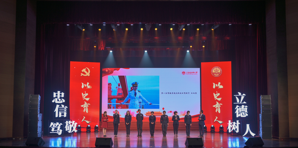 现场采访《巾帼英雄乘风破浪》 现场采访《巾帼英雄乘风破浪》