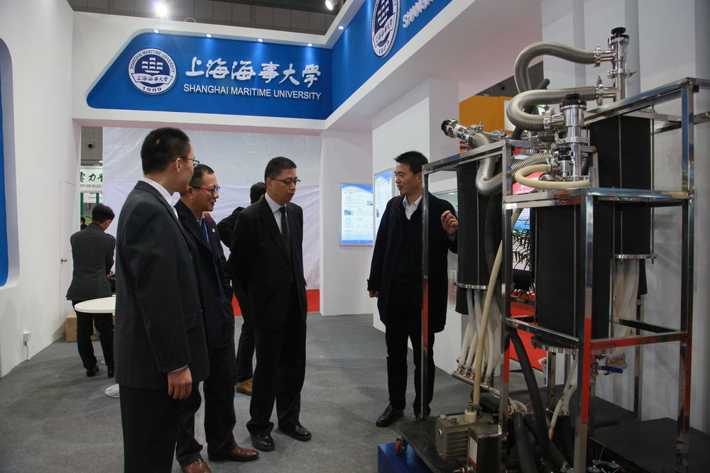 利用低品位热源的工业废液海水高效浓缩淡化装置