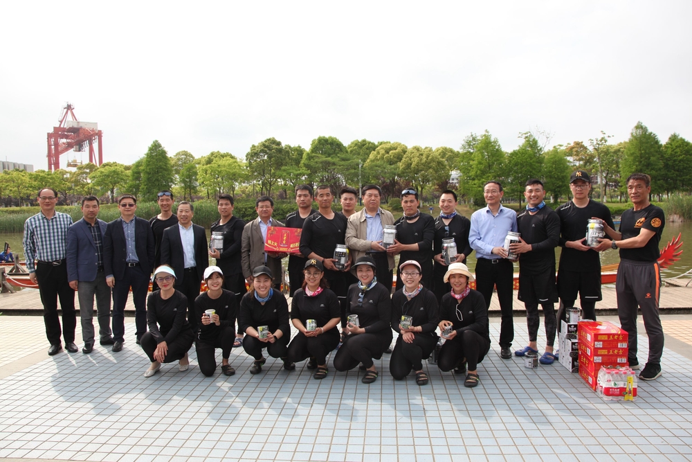 慰问龙舟集训队员