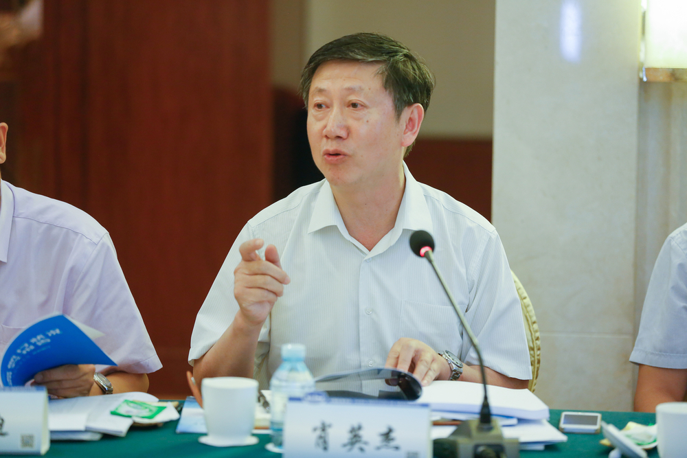 中国航海学会常务理事、上海海事大学商船学院院长肖英杰介绍相关成果