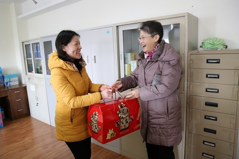 送温暖活动