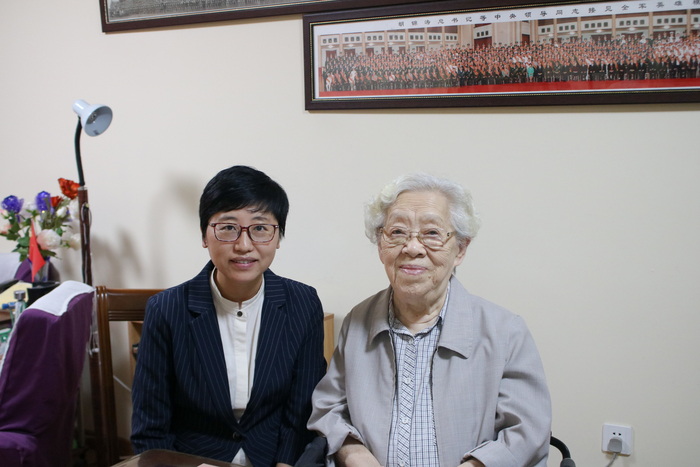 贺莉副书记看望我校首任校长萨镇冰后人萨本茂