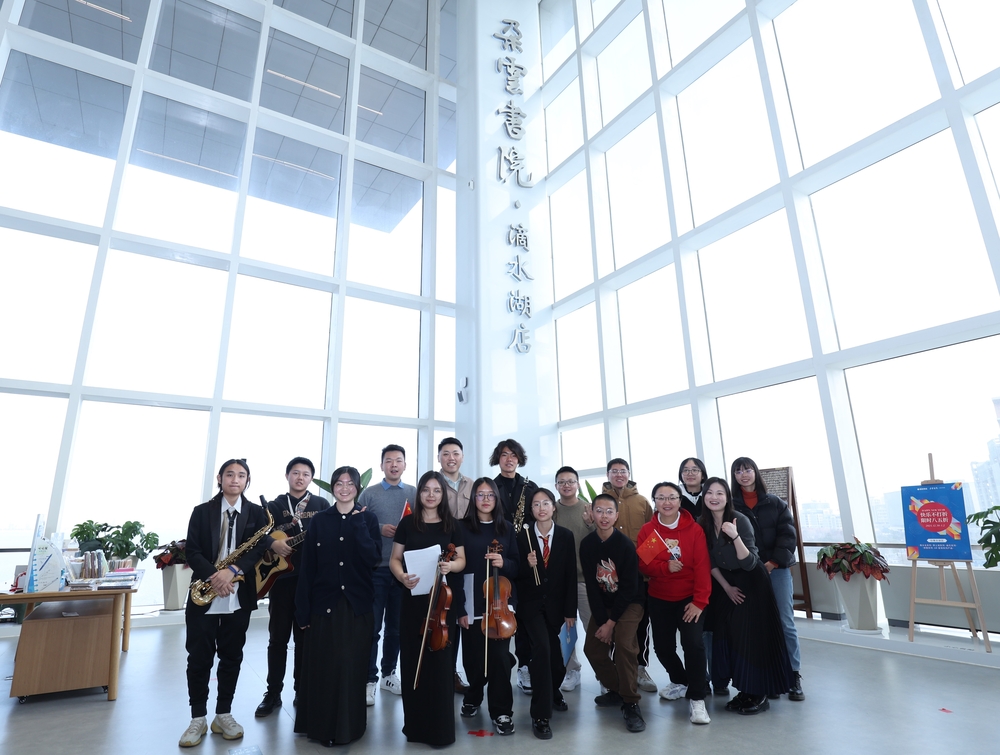 20240104011755407900.jpg 工作人员合影