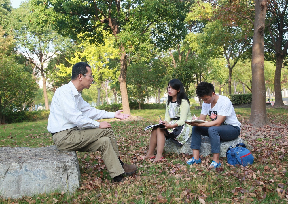 顾伟老师接受采访