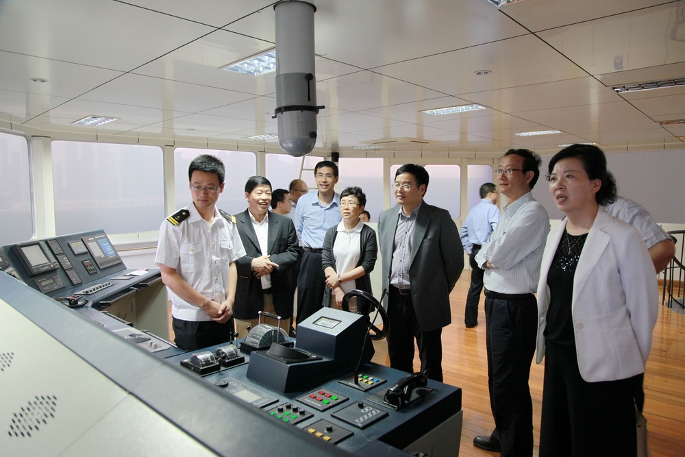 参观航海模拟器