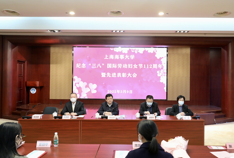 20220310011317084200.jpg 栗建华副校长宣读获奖名单