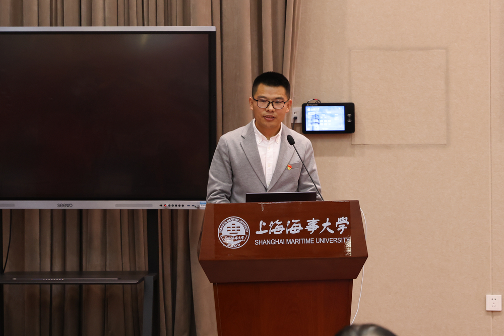 20230304061750971300.jpg 教职工兼职辅导员代表李强发言