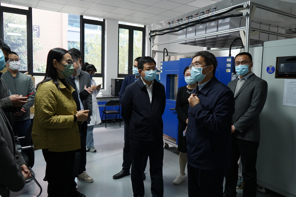 20221106104937425900.jpg 参观上海市重型破冰船关键钢材协同创新中心