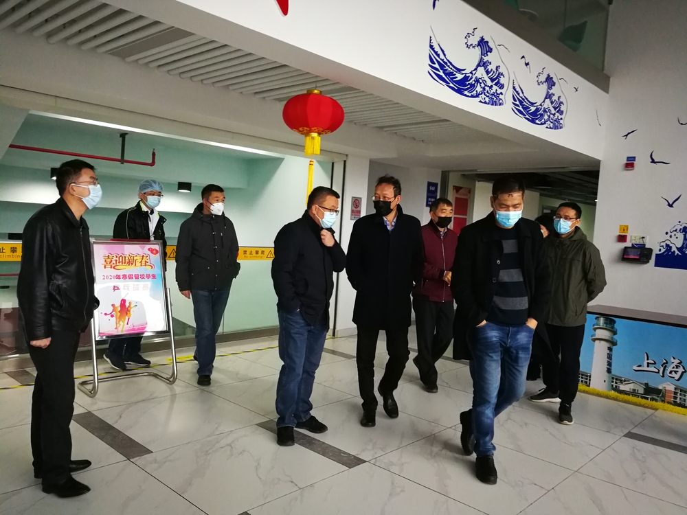 黄有方校长现场检查防控准备工作 黄有方校长现场检查防控准备工作