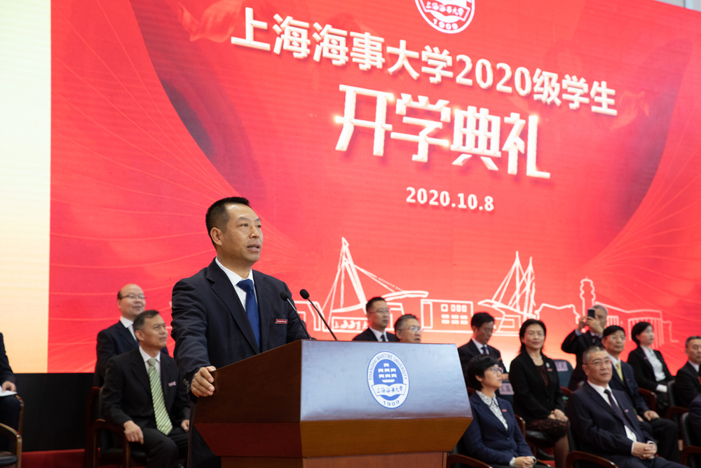 校友代表、1993级船舶驾驶专业毕业生、上海海丰船舶管理有限公司总船长田明远发言 校友代表、1993级船舶驾驶专业毕业生、上海海丰船舶管理有限公司总船长田明远发言
