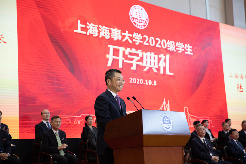 陆靖校长发表了题为“发扬坚持精神,穿越大江大海”的演讲 陆靖校长发表了题为“发扬坚持精神,穿越大江大海”的演讲