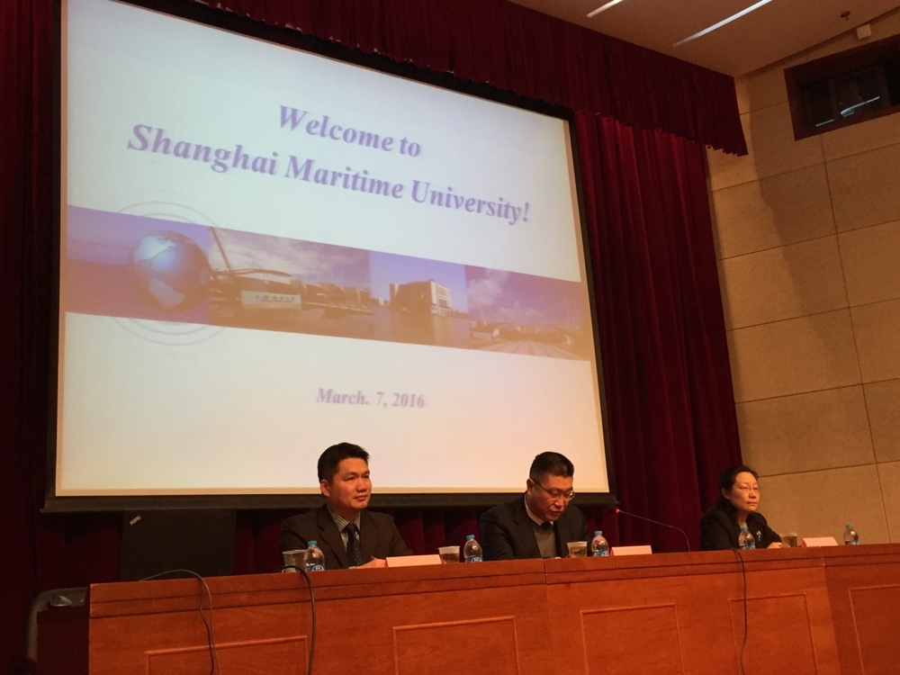 杨万枫副校长致欢迎辞