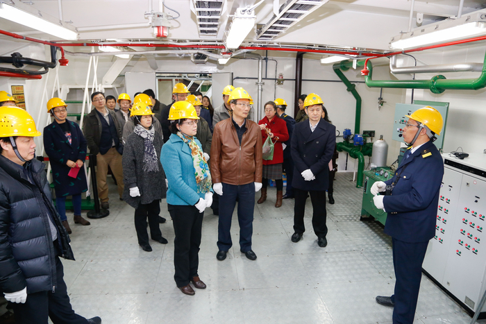 2016年3月8日,翁铁慧副市长一行视察“吴淞”号 2016年3月8日,翁铁慧副市长一行视察“吴淞”号