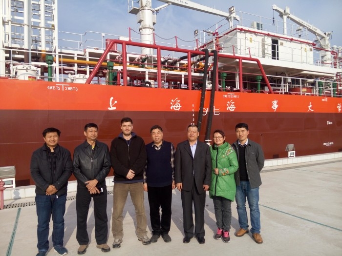 2016年3月4日,新加坡巴拉歌集团代表FAN CHOONG KHEONG船长等参观“吴淞”号,双方就特种船船员培训情况交换了意见 2016年3月4日,新加坡巴拉歌集团代表FAN CHOONG KHEONG船长等参观“吴淞”号,双方就特种船船员培训情况交换了意见