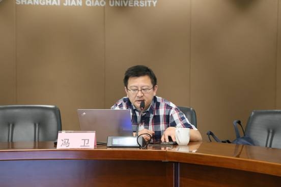 上海市互联网新闻研究中心主任冯卫讲授“新媒体时代下的舆论引导和应对”