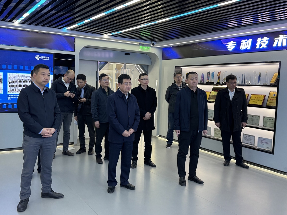 20250414111953950800.jpg 调研青岛联通数智展厅