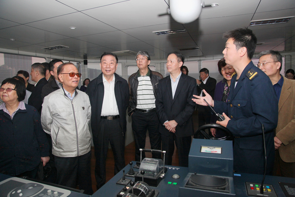 参观航海模拟器