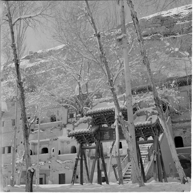 莫高窟雪景-现小牌坊前-1958年
