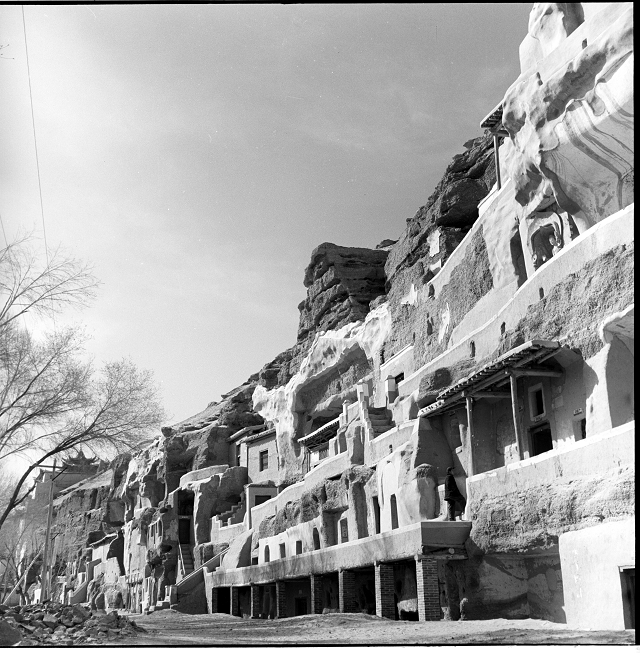 莫高窟第285窟与邻窟的关系-窟南崖面-西魏-1956年