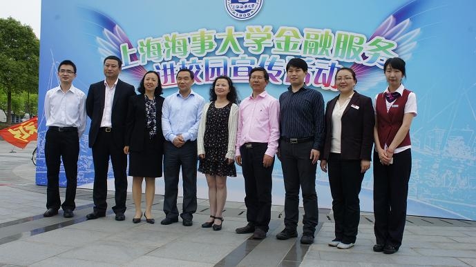 王海威副校长莅临现场看望在场的工作人员