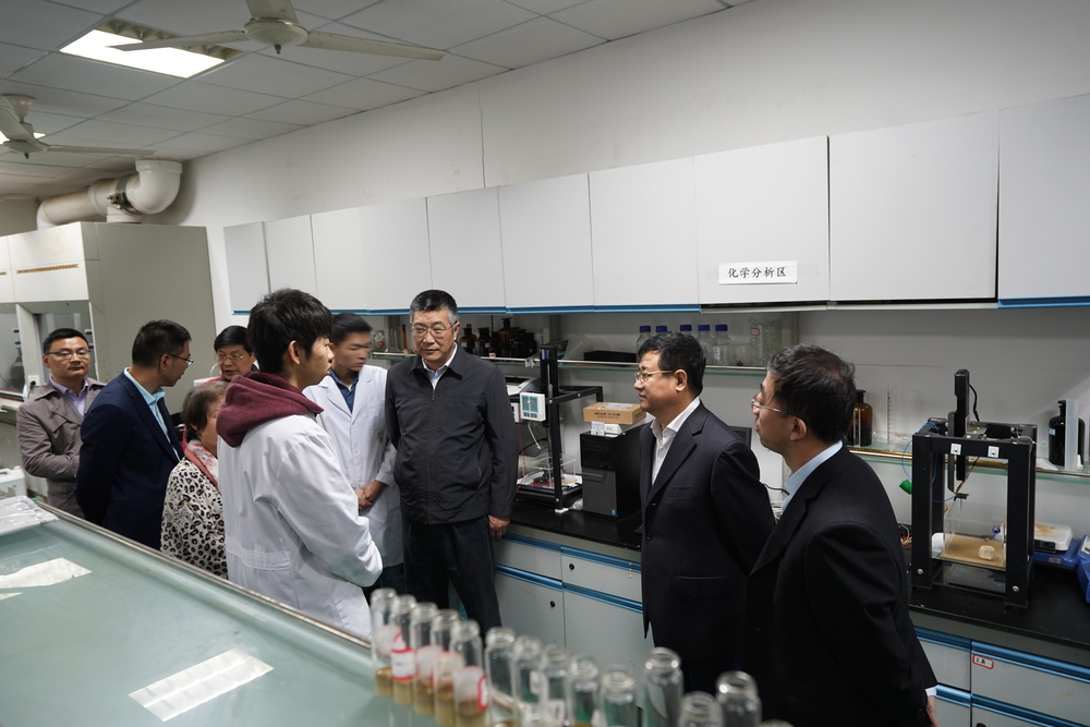 检查海洋科学与工程学院相关实验室