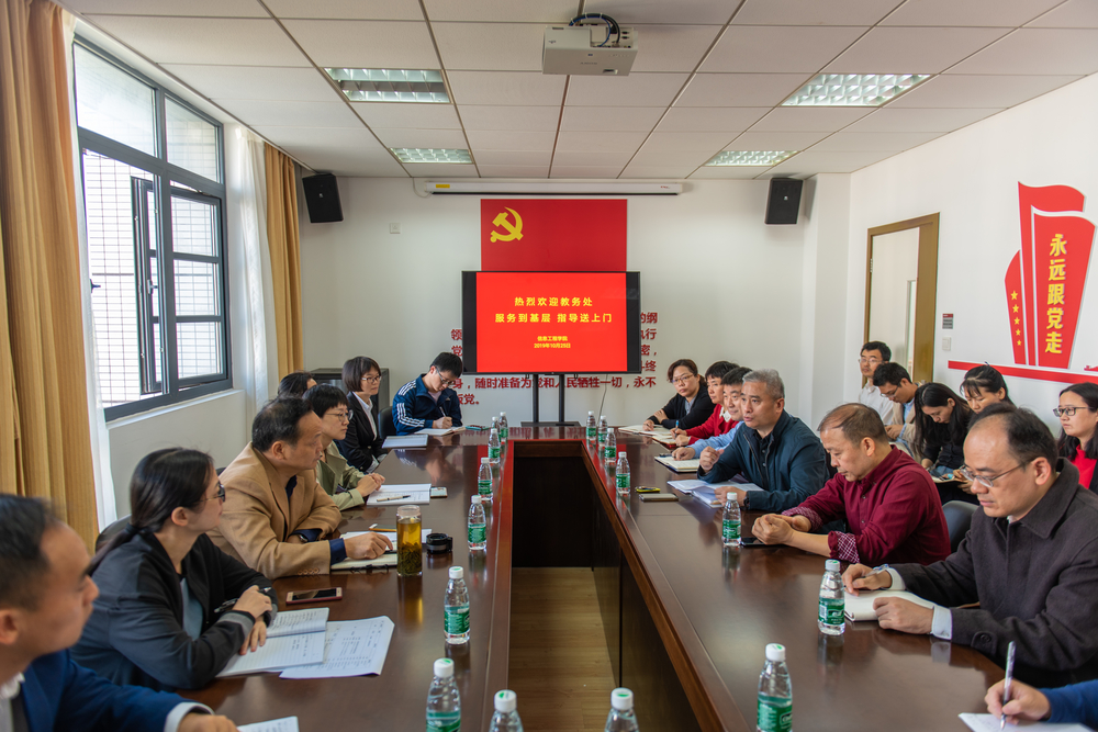 邀请教务处负责人为教学骨干指导答疑